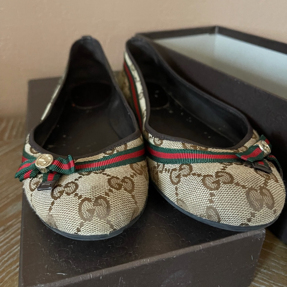 Gucci flats